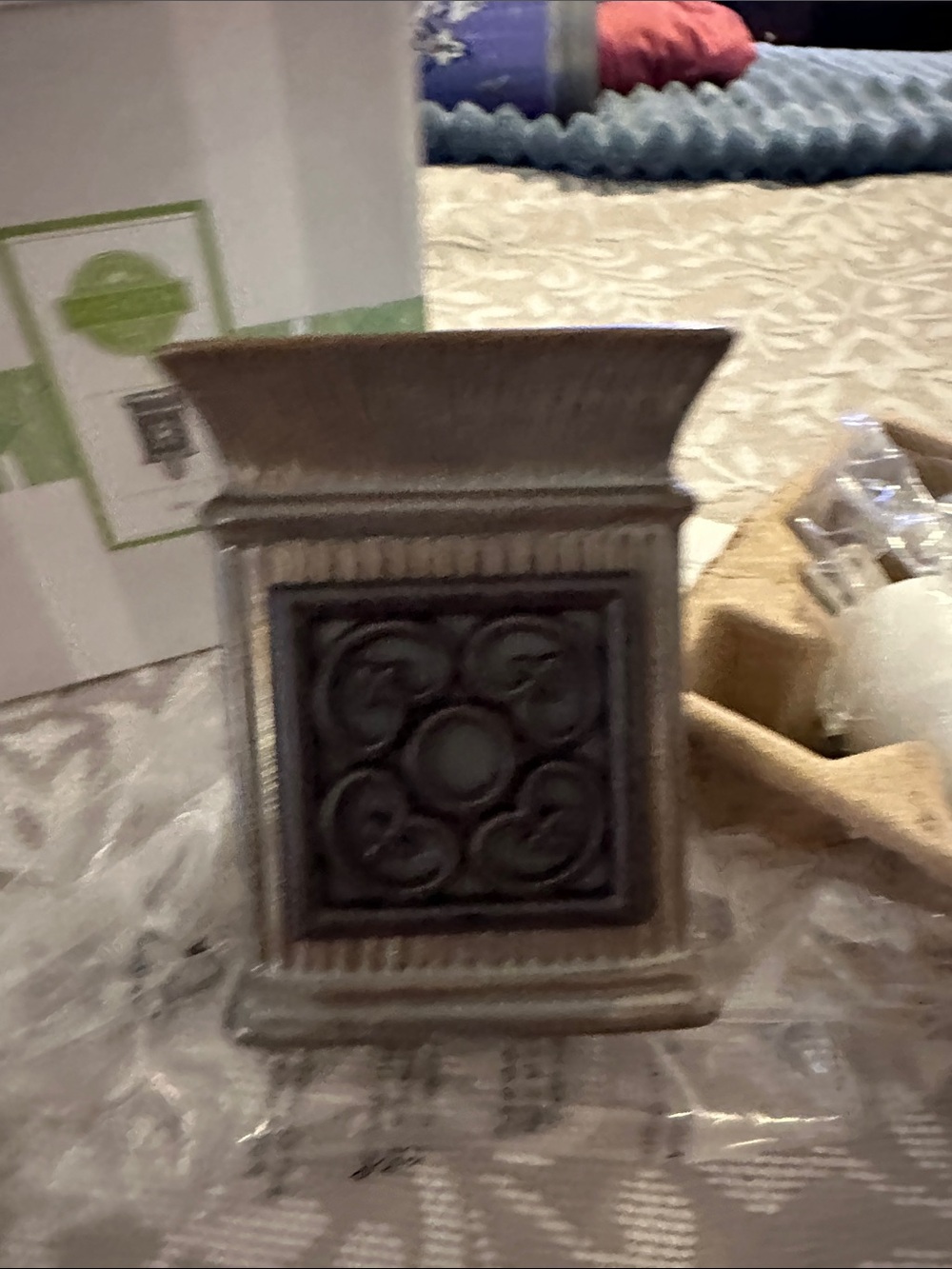 Scentsy Gray Resin Pedestal with Ornate Dark Accent